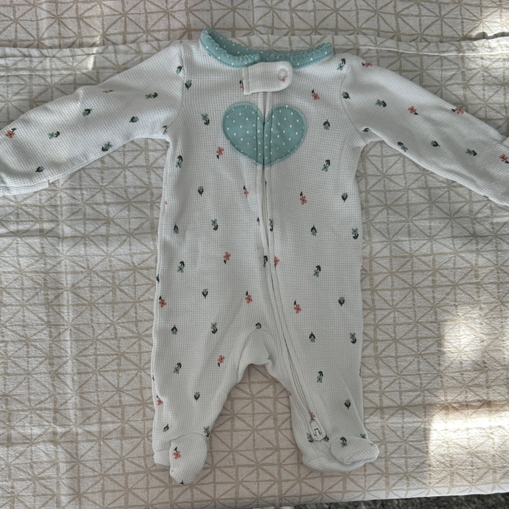 Lot of 7 Newborn One Pieces - Picture 2 of 15